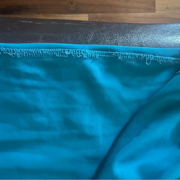 Adorable Tiger Friday Set!
Retro Flare Leggings & Golden Crop Top - Picture 4 of 8